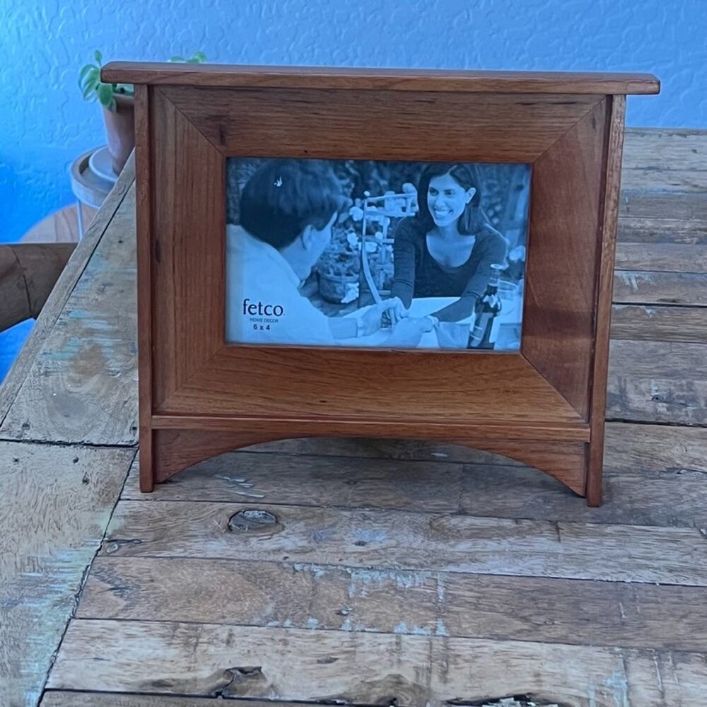 Fetco Shaker Views Photo Frame Natural Wood Raised 6x4 in Minimalist